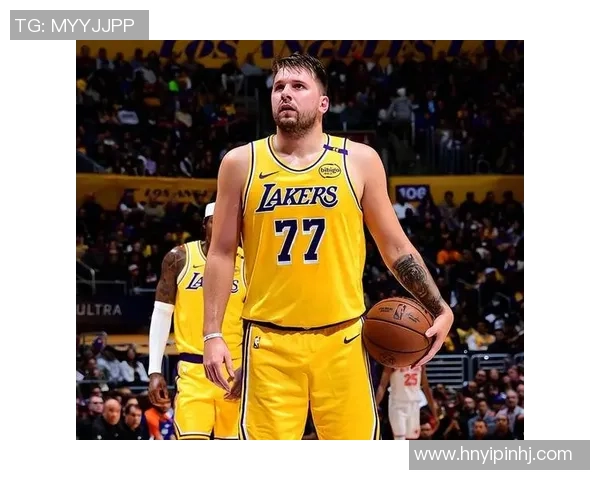 文森特三分神准浓眉砍18分 湖人末节失误频繁遭独行侠逆转